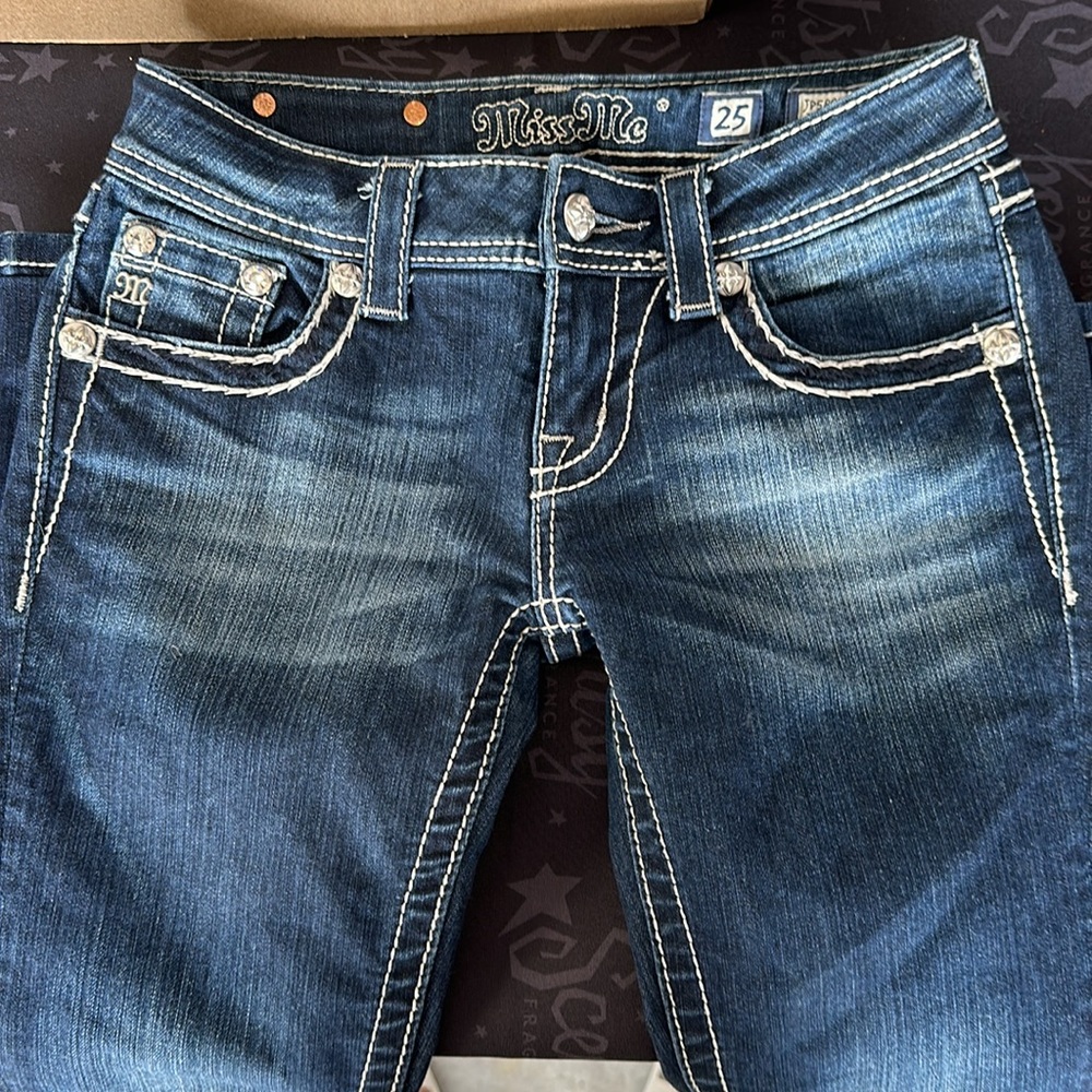 Miss Me Jeans. Rhinestone pockets. - Picture 2 of 6